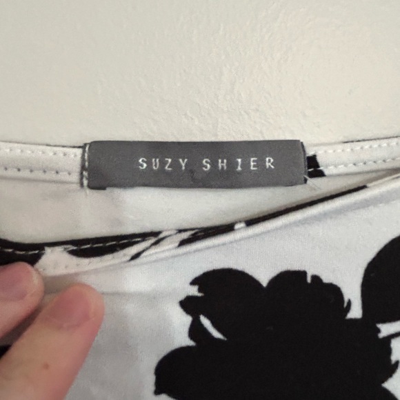 Black and White Flower Blouse - Picture 2 of 3